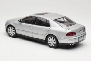 Volkswagen Phaeton D1 Silver Metallic AUTOart 1:18 79742 Metall – Bild 7 von 8