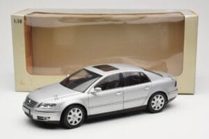 Volkswagen Phaeton D1 Silver Metallic AUTOart 1:18 79742 Metall – Bild 8 von 8