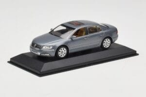 Volkswagen Phaeton Light Blue Metallic Minichamps 1:43 VW002 Metall – Bild 2 von 4
