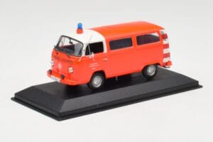 Volkswagen T2 Bus Feuerwehr Frankfurt Rote Stoßstangen Minichamps 1:43 400053091-V1 Metall – Bild 2 von 4