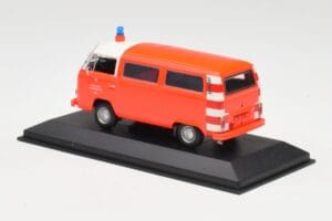 Volkswagen T2 Bus Feuerwehr Frankfurt Rote Stoßstangen Minichamps 1:43 400053091-V1 Metall – Bild 3 von 4
