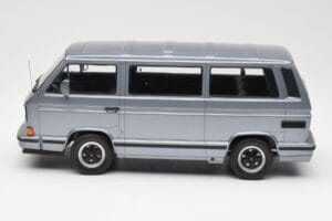 Volkswagen T3 Porsche B32 Minibus Blau KK-Scale 1:18 KKDC180221 Metall – Bild 3 von 6