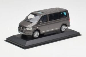 Volkswagen T5 Bus Bronze Metallic Minichamps 1:43 4039378412203 Metall – Bild 2 von 4
