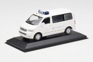 Volkswagen T5 Multivan Bundeswehr Notarzt Prototyp Minichamps 1:43 400052291-P1 Metall – Bild 2 von 4
