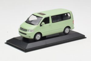 Volkswagen T5 Multivan California Limettengrün Dealer Minichamps 1:43 400052201-D1 Metall – Bild 2 von 4