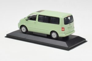 Volkswagen T5 Multivan California Limettengrün Dealer Minichamps 1:43 400052201-D1 Metall – Bild 3 von 4