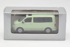 Volkswagen T5 Multivan California Limettengrün Dealer Minichamps 1:43 400052201-D1 Metall – Bild 4 von 4