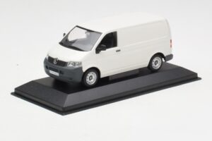 Volkswagen T5 Transporter Weiss Minichamps 1:43 T5002-B Metall – Bild 2 von 4
