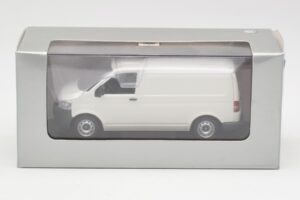Volkswagen T5 Transporter Weiss Minichamps 1:43 T5002-B Metall – Bild 4 von 4
