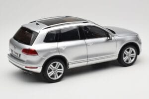 Volkswagen Touareg 7L Silver Metallic Kyosho 1:18 8821CS Metall – Bild 3 von 8