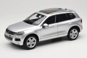 Volkswagen Touareg 7L Silver Metallic Kyosho 1:18 8821CS Metall