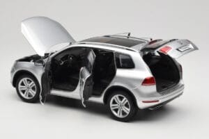 Volkswagen Touareg 7L Silver Metallic Kyosho 1:18 8821CS Metall – Bild 5 von 8