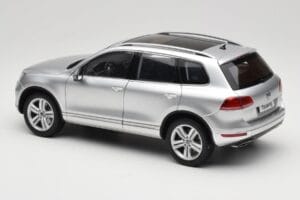 Volkswagen Touareg 7L Silver Metallic Kyosho 1:18 8821CS Metall – Bild 7 von 8