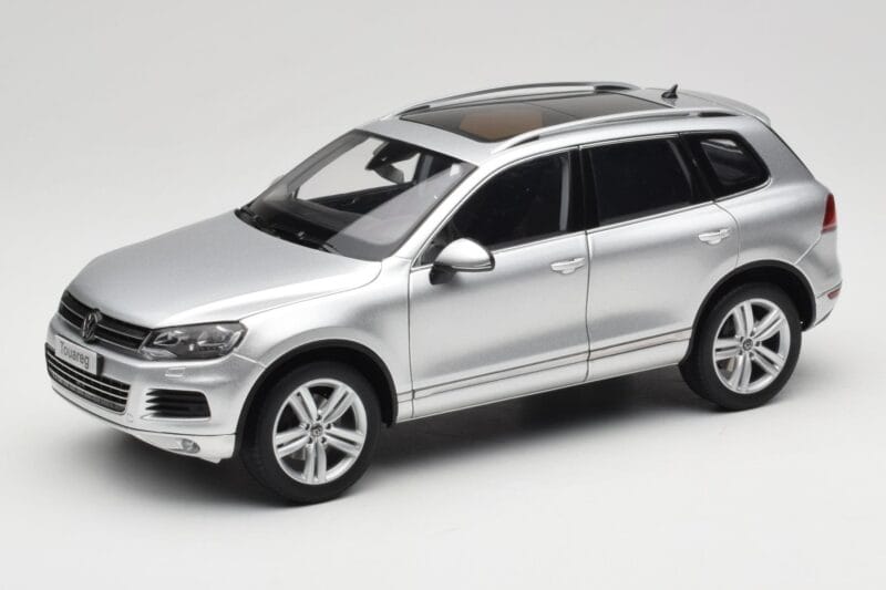 Volkswagen Touareg 7L Silver Metallic Kyosho 1:18 8821CS Metall