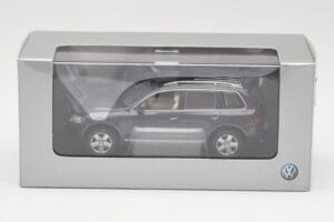Volkswagen Touareg Grau Minichamps 1:43 TOUAREG001 Metall – Bild 4 von 4
