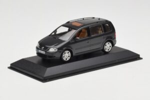 Volkswagen Touran 1T Dunkelgrün Minichamps 1:43 400052101 Metall – Bild 2 von 4