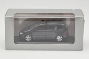 Volkswagen Touran 1T Dunkelgrün Minichamps 1:43 400052101 Metall – Bild 4 von 4