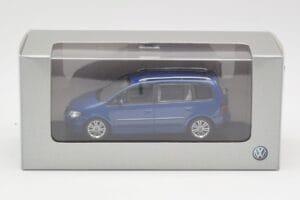 Volkswagen Touran Blau Minichamps 1:43 TOURAN002 Metall – Bild 4 von 4