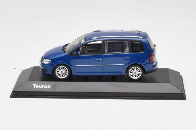 Volkswagen Touran Blau Minichamps 1:43 TOURAN002 Metall