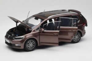 Volkswagen Touran 5T Braun Paudi Model 1:18 ZVE000003BRA Metall – Bild 2 von 8