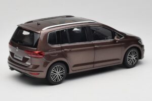 Volkswagen Touran 5T Braun Paudi Model 1:18 ZVE000003BRA Metall – Bild 3 von 8
