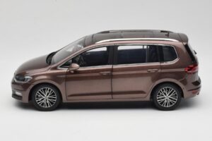 Volkswagen Touran 5T Braun Paudi Model 1:18 ZVE000003BRA Metall – Bild 4 von 8