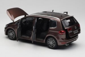 Volkswagen Touran 5T Braun Paudi Model 1:18 ZVE000003BRA Metall – Bild 5 von 8