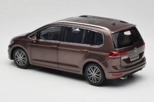 Volkswagen Touran 5T Braun Paudi Model 1:18 ZVE000003BRA Metall – Bild 7 von 8