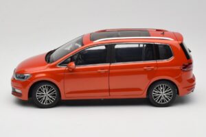 Volkswagen Touran 5T Orange Paudi Model 1:18 ZVE000003ORA Metall – Bild 4 von 8