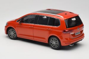 Volkswagen Touran 5T Orange Paudi Model 1:18 ZVE000003ORA Metall – Bild 7 von 8