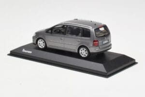 Volkswagen Touran Sport Platinum Grey Minichamps 1:43 TOURAN003 Metall – Bild 3 von 4