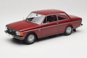 Volvo 142 Dunkelrot MCG 1:18 MCG18443 Metall