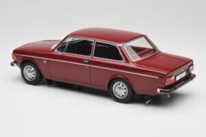 Volvo 142 Dunkelrot MCG 1:18 MCG18443 Metall – Bild 5 von 6