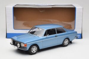 Volvo 142 Hellblau MCG 1:18 MCG18444 Metall – Bild 6 von 6