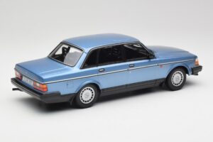 Volvo 240 GL Blau Metallic Minichamps 1:18 155171404 Metall – Bild 2 von 6
