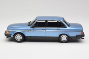 Volvo 240 GL Blau Metallic Minichamps 1:18 155171404 Metall – Bild 3 von 6