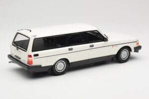Volvo 240 GL Kombi Weiss Minichamps 1:18 155171412 Metall – Bild 2 von 6
