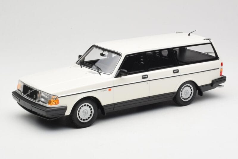 Volvo 240 GL Kombi Weiss Minichamps 1:18 155171412 Metall