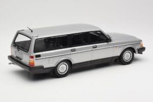 Volvo 240 GL Estate Silber Minichamps 1:18 155171416 Metall – Bild 2 von 6