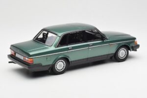 Volvo 240 GL Grün Metallic Minichamps 1:18 155171400 Metall – Bild 2 von 6