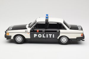 Volvo 240 GL Politi Norway Schwarz Minichamps 1:18 155171496 Metall – Bild 3 von 6
