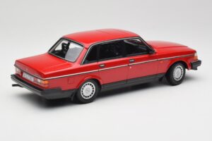 Volvo 240 GL Rot Minichamps 1:18 155171401 Metall – Bild 2 von 6