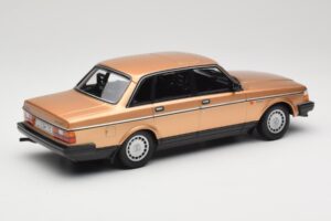 Volvo 240 GL Gold Minichamps 1:18 155171405 Metall – Bild 2 von 6