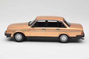 Volvo 240 GL Gold Minichamps 1:18 155171405 Metall – Bild 3 von 6
