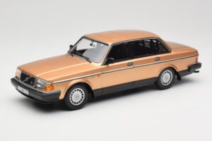 Volvo 240 GL Gold Minichamps 1:18 155171405 Metall