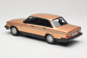 Volvo 240 GL Gold Minichamps 1:18 155171405 Metall – Bild 5 von 6