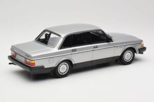 Volvo 240 GL Silber Minichamps 1:18 155171408 Metall – Bild 2 von 6
