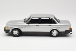 Volvo 240 GL Silber Minichamps 1:18 155171408 Metall – Bild 3 von 6