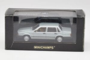 Volvo 240 GL Silber Metallic Minichamps 1:43 940171402 Metall – Bild 4 von 4