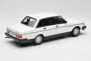 Volvo 240 GL Weiss Minichamps 1:18 155171402 Metall – Bild 2 von 6